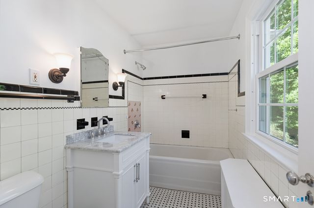 10 Vista Terrace, New Haven, CT 06515