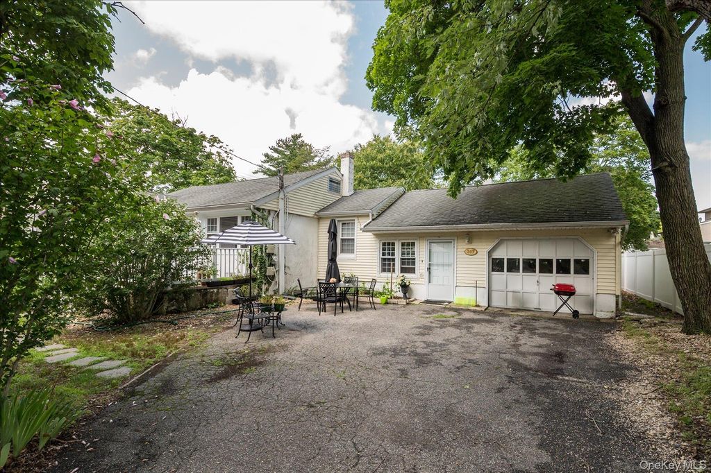 307 Old Country Road, Melville, NY 11747
