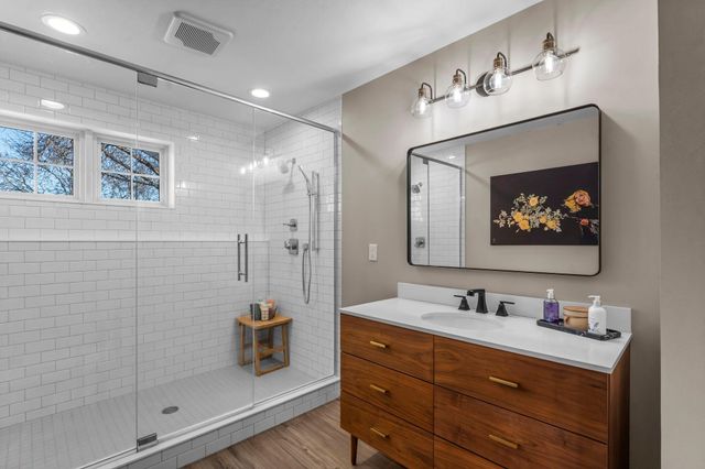 824 Winterberry Drive, Woodbury, MN 55125