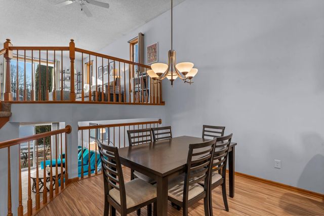 824 Winterberry Drive, Woodbury, MN 55125