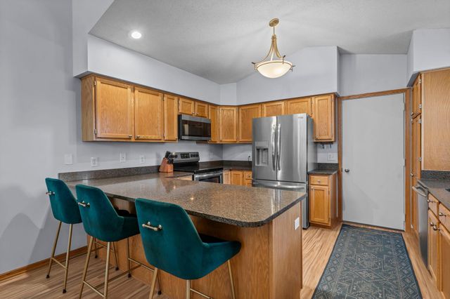 824 Winterberry Drive, Woodbury, MN 55125