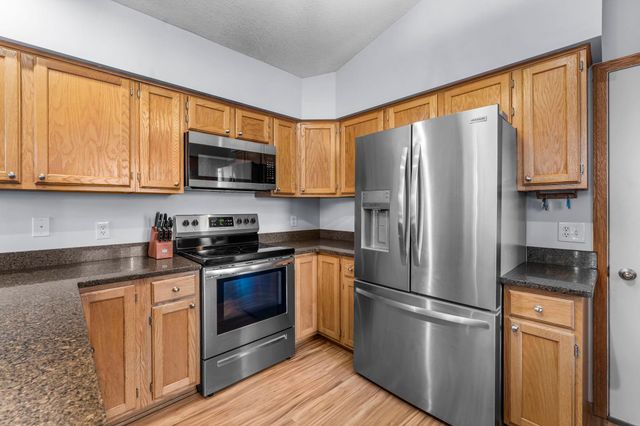 824 Winterberry Drive, Woodbury, MN 55125