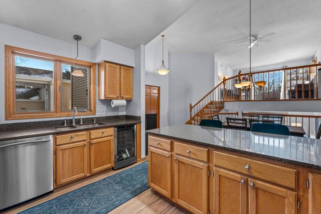 824 Winterberry Drive, Woodbury, MN 55125