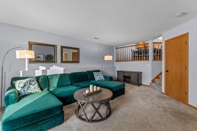 824 Winterberry Drive, Woodbury, MN 55125