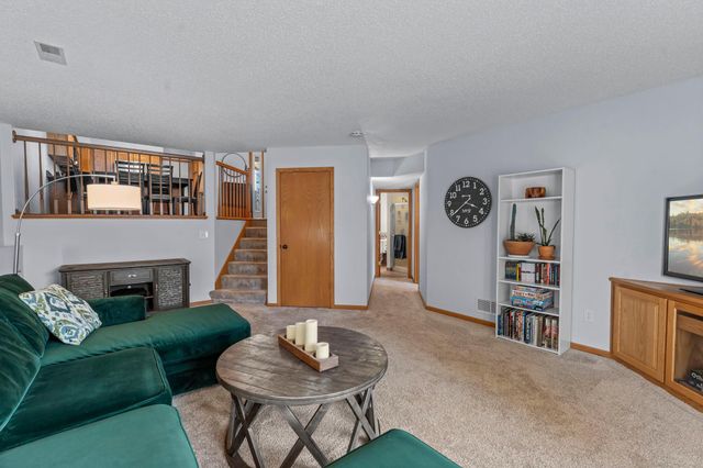 824 Winterberry Drive, Woodbury, MN 55125