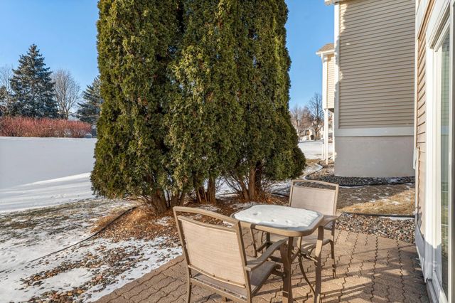 824 Winterberry Drive, Woodbury, MN 55125