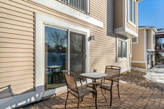 824 Winterberry Drive, Woodbury, MN 55125