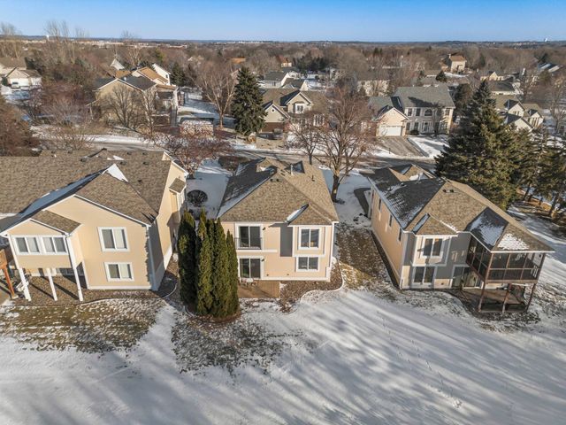 824 Winterberry Drive, Woodbury, MN 55125