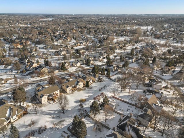 824 Winterberry Drive, Woodbury, MN 55125