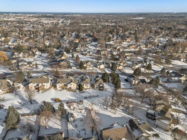 824 Winterberry Drive, Woodbury, MN 55125