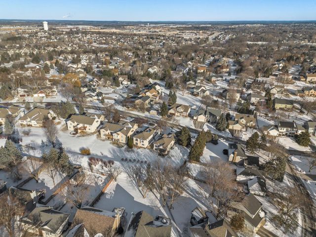 824 Winterberry Drive, Woodbury, MN 55125