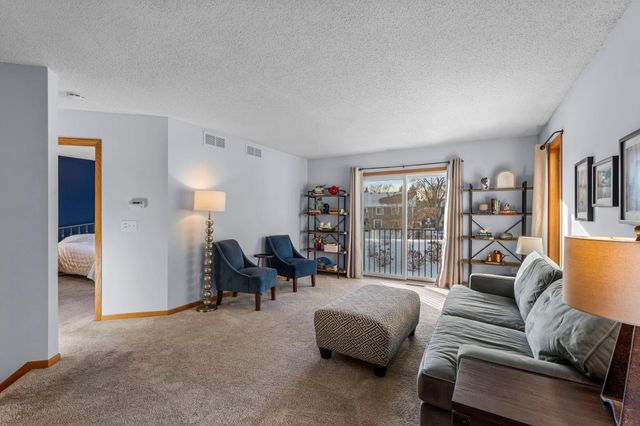 824 Winterberry Drive, Woodbury, MN 55125