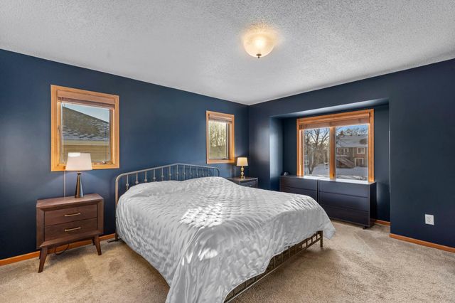 824 Winterberry Drive, Woodbury, MN 55125