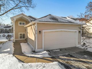 824 Winterberry Drive, Woodbury, MN 55125