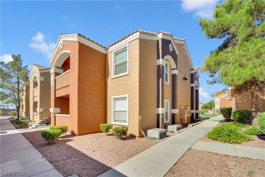 Image 3 of property listing at 8101 West Flamingo Road 2060, Las Vegas, NV 89147