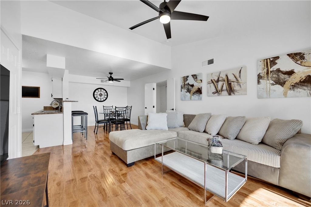 Image 6 of property listing at 8101 West Flamingo Road 2060, Las Vegas, NV 89147