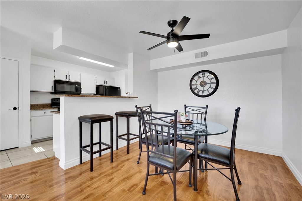 Image 8 of property listing at 8101 West Flamingo Road 2060, Las Vegas, NV 89147
