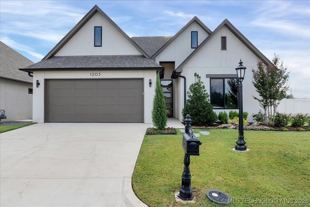 1203 N 71st Place, Broken Arrow, OK 74014