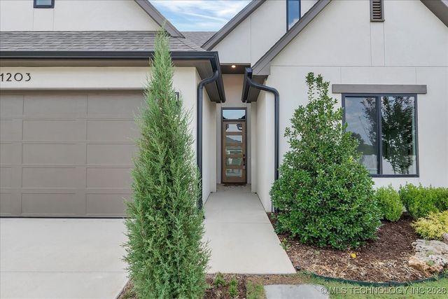 1203 N 71st Place, Broken Arrow, OK 74014