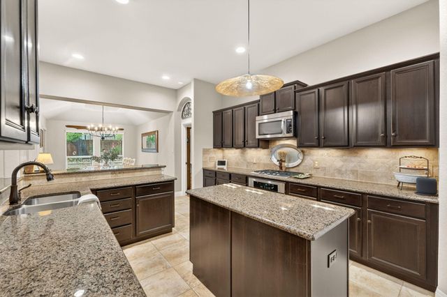 215 Choke Canyon LN, Georgetown, TX 78628
