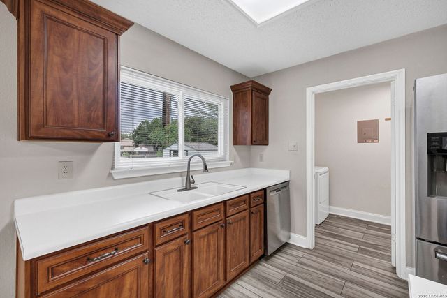 7927 HILLTOP CRST, San Antonio, TX 78251
