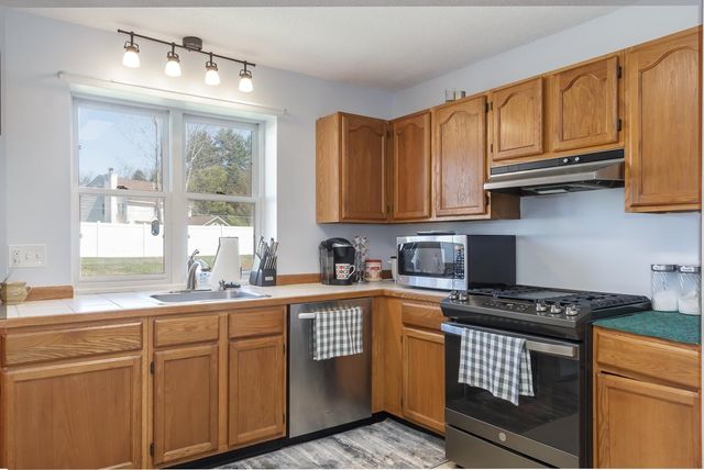 27 Primrose Lane, Concord, NH 03303