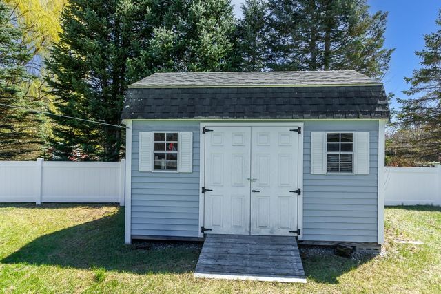27 Primrose Lane, Concord, NH 03303