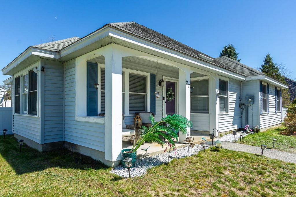 27 Primrose Lane, Concord, NH 03303