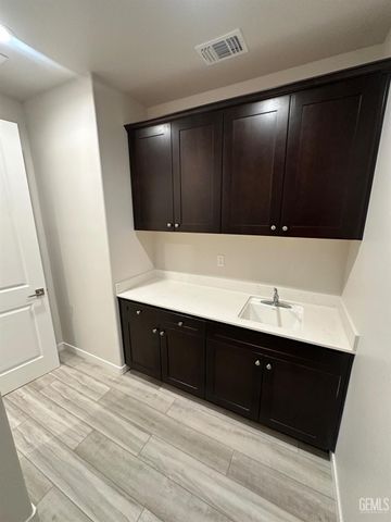 10012 Fort Sanders Avenue, Bakersfield, CA 93311