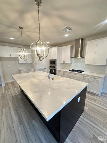 10012 Fort Sanders Avenue, Bakersfield, CA 93311