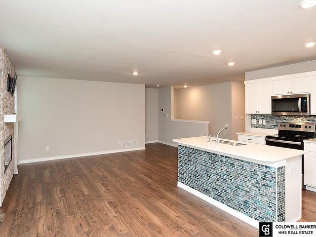 4452 Leawood Drive, Bellevue, NE 68123
