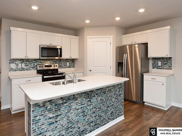 4452 Leawood Drive, Bellevue, NE 68123