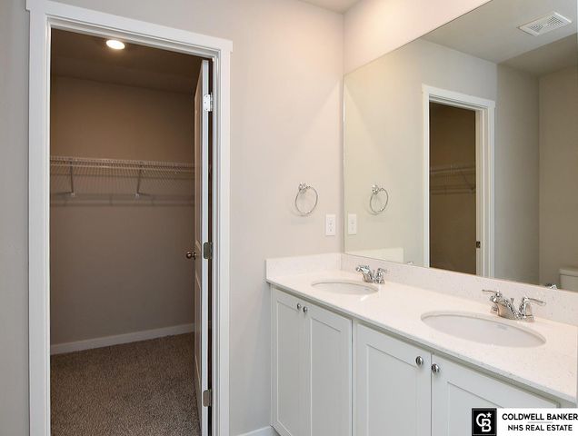 4452 Leawood Drive, Bellevue, NE 68123