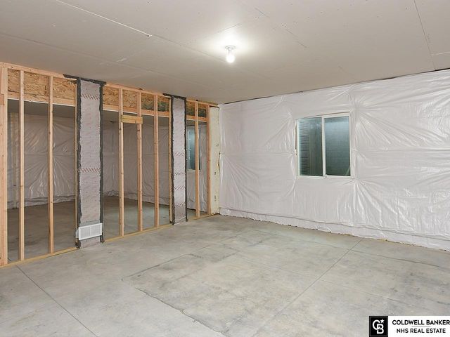 4452 Leawood Drive, Bellevue, NE 68123