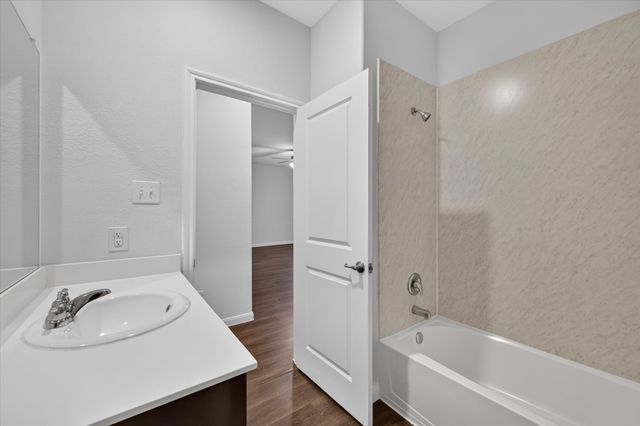 3920 Oak Creek Circle, Denison, TX 75020
