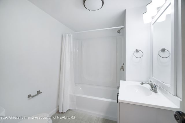 2506 W Washtenaw Street, Lansing, MI 48917