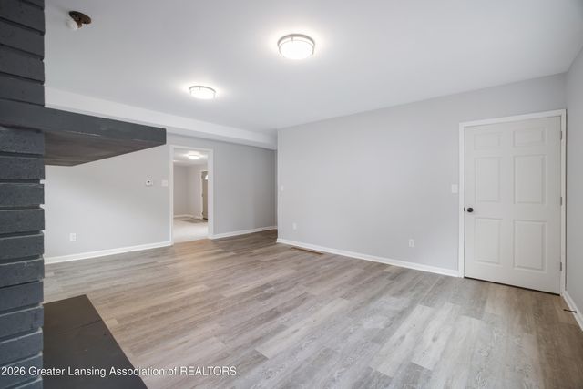 2506 W Washtenaw Street, Lansing, MI 48917