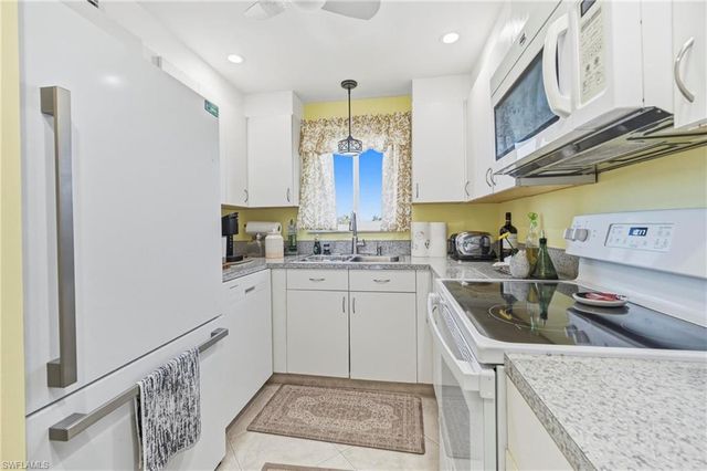1010 Manatee RD B304, Naples, FL 34114