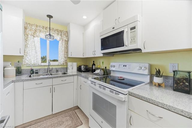 1010 Manatee RD B304, Naples, FL 34114