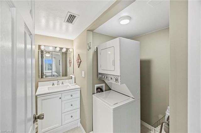 1010 Manatee RD B304, Naples, FL 34114