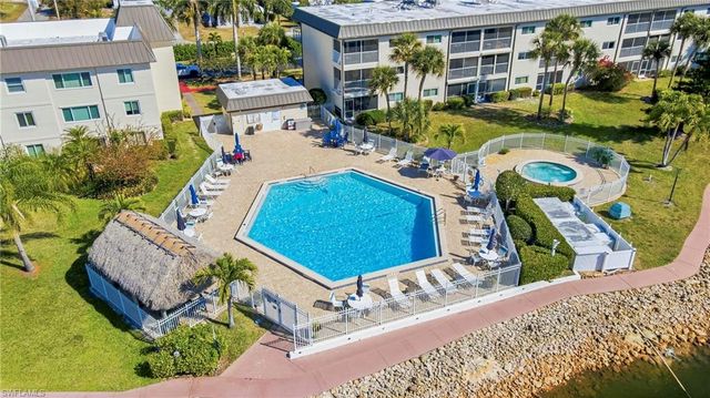 1010 Manatee RD B304, Naples, FL 34114