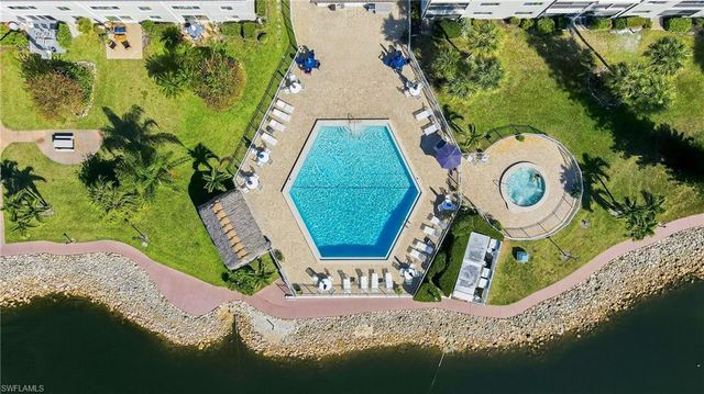 1010 Manatee RD B304, Naples, FL 34114