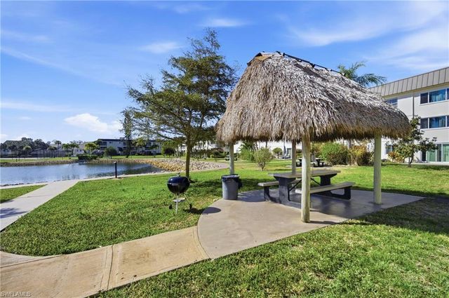 1010 Manatee RD B304, Naples, FL 34114