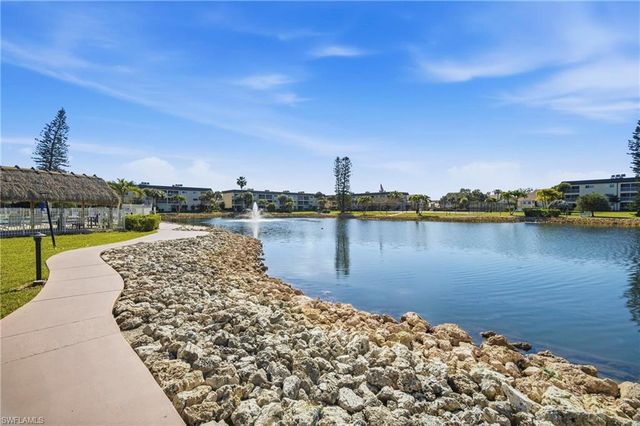 1010 Manatee RD B304, Naples, FL 34114