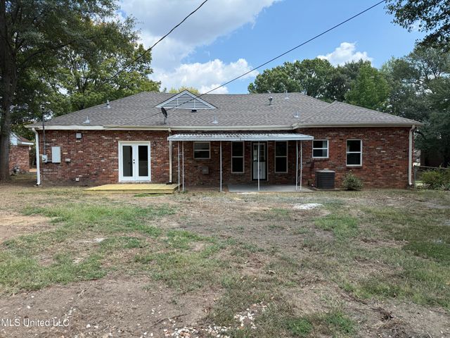 8699 Chesterfield Drive, Southaven, MS 38671