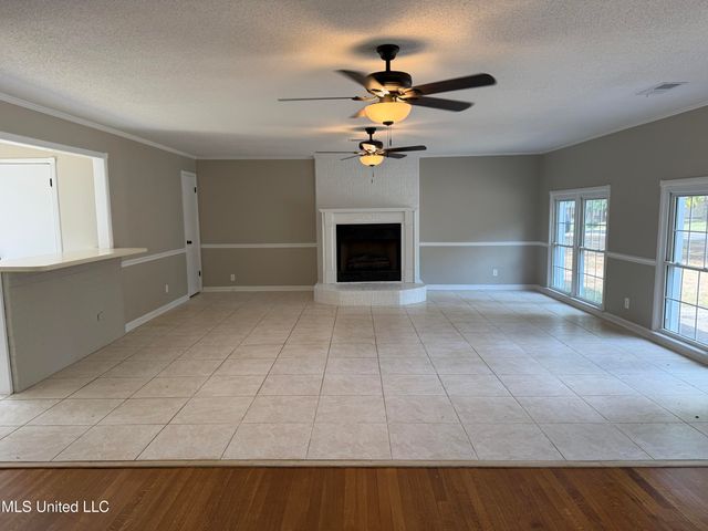 8699 Chesterfield Drive, Southaven, MS 38671