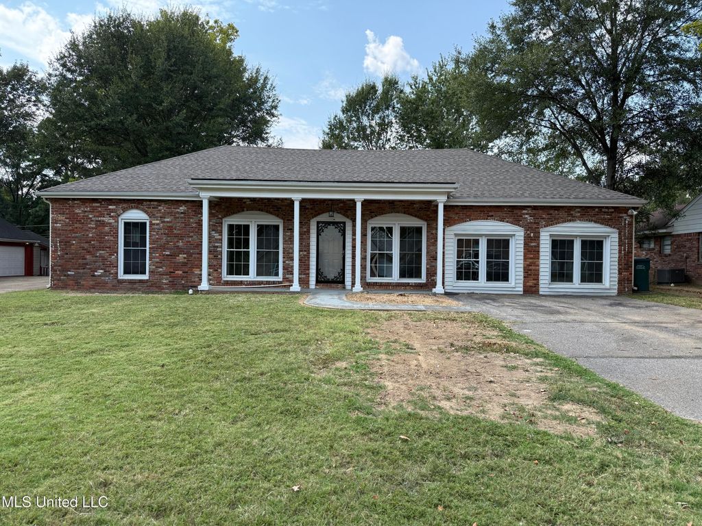 8699 Chesterfield Drive, Southaven, MS 38671