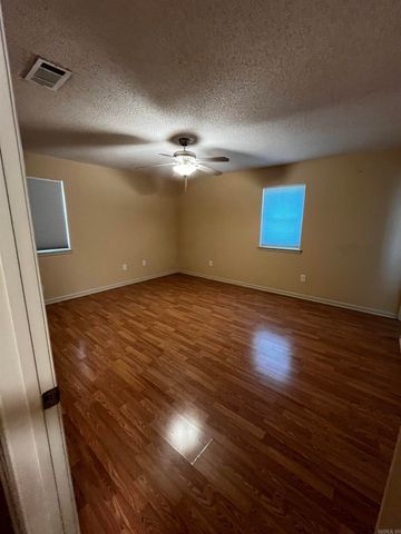 2770 Lakeside Drive, Benton, AR 72019