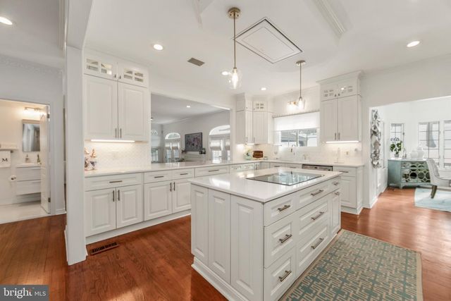 5 SHINGLE OAK DR, Voorhees, NJ 08043