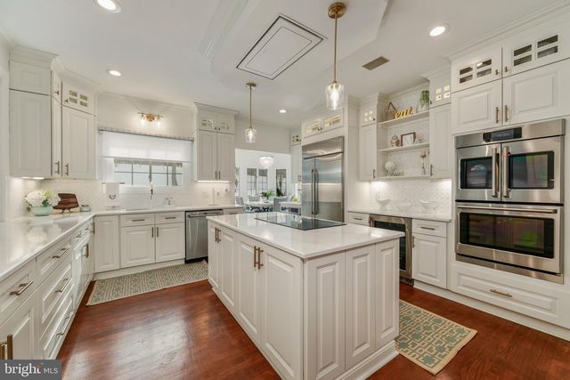 5 SHINGLE OAK DR, Voorhees, NJ 08043